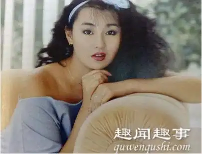 张曼玉37年前参选港姐穿泳衣好身材尽显 侃侃而谈气质绝佳