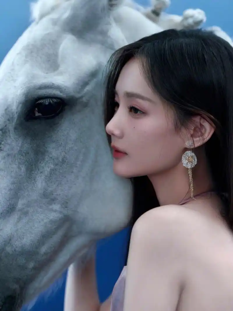 李一桐|男人装78156997 李一桐《男人装》22年8月刊封面.