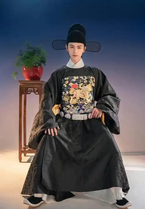 "汉服男装"火出圈!原来汉服也很适合男人穿,儒雅又帅气-汉衣同泽