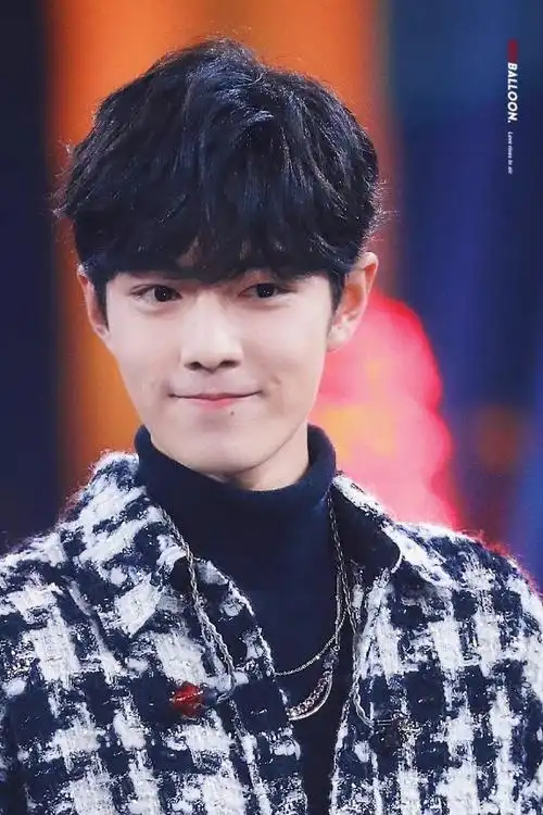 肖战##肖战正能量艺人#    真挚又可爱,一笑甜开了花儿,尚好的宝!