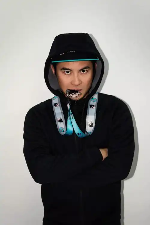 伍六七导演何小疯也没逃过我们的深度专访