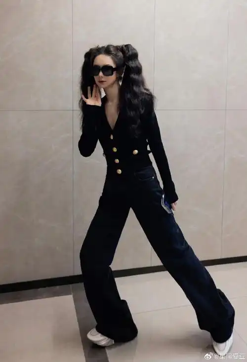 戚薇双马尾羊毛卷##戚薇的发量