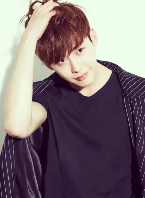 2月16日下午著名韩国艺人李钟硕传出消息