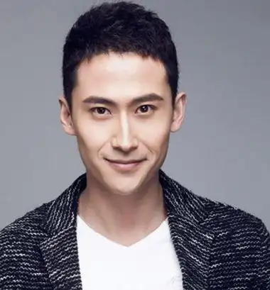 别说长脸剃鬓角就成了鞋拔子脸今年新出的两边光发型最适合长脸了2