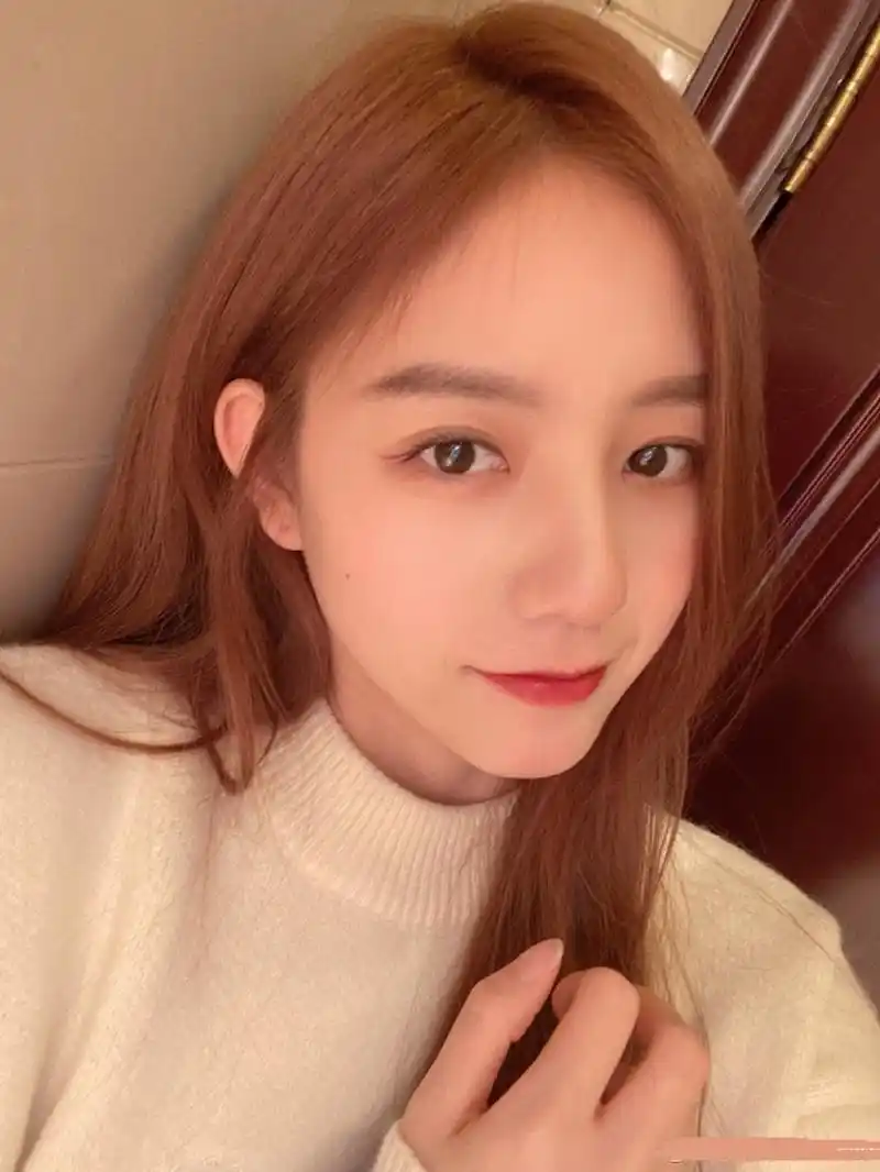 美女李佳宁迷人美照欣赏