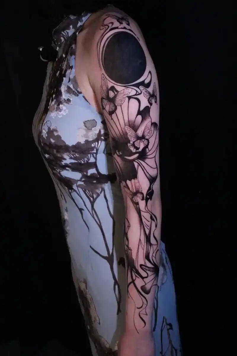 1000米的写意花臂.爱上的那只蝴蝶,来去风度翩翩. 围着在 - 抖音