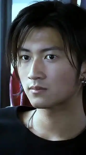 谢霆锋是让吴彦祖和冯德伦都觉得帅的男人有点小痞子的味道