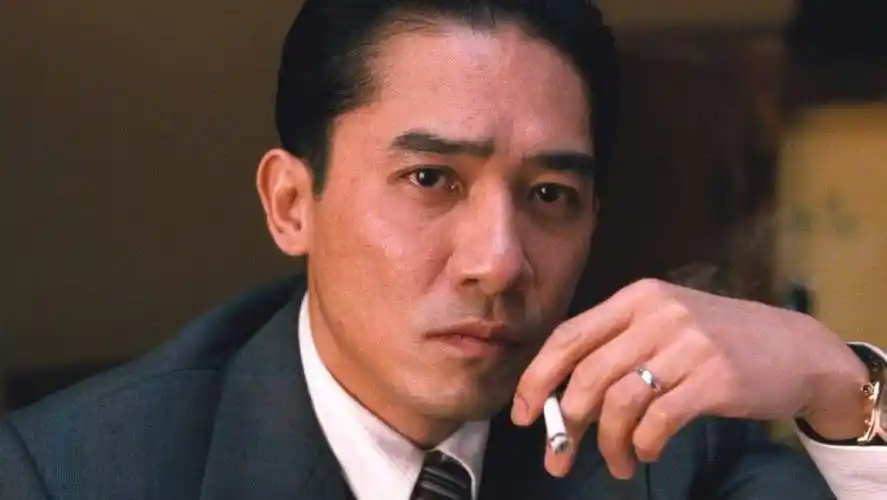 原创61岁梁朝伟近照苍老难认头发稀疏满脸皱纹丁克一生是否后悔