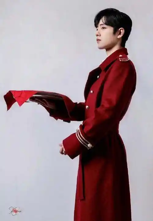 肖战腰细,王一博比他更细,龚俊有冰块腹肌,王鹤棣腰太惊人