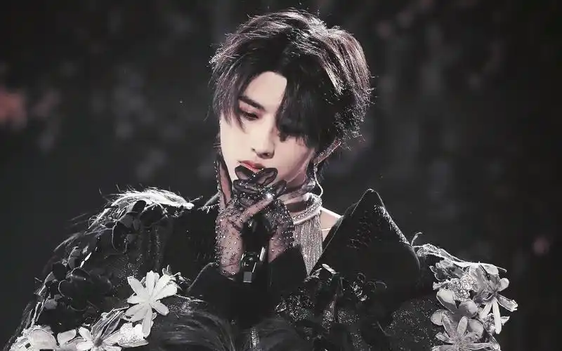 【蔡徐坤丨神仙舞台】immortal99玫瑰绽放99kundy降世_哔哩哔哩