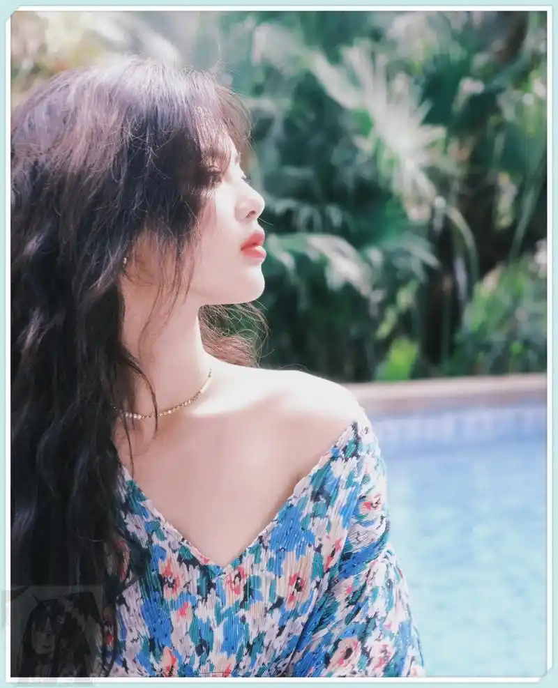 【杨超越提前进入夏天,小虫子的泳装照】  夏日炎炎,杨超越已经提前