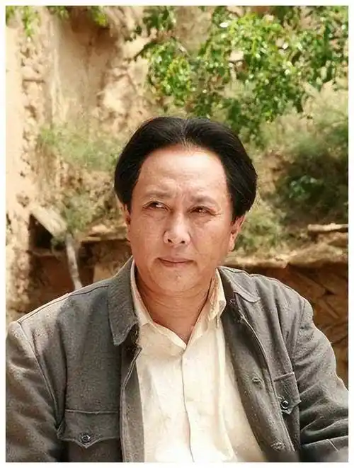 唐国强走向演艺事业巅峰,72岁换新角色,引发观众期待._生活_表演_生命