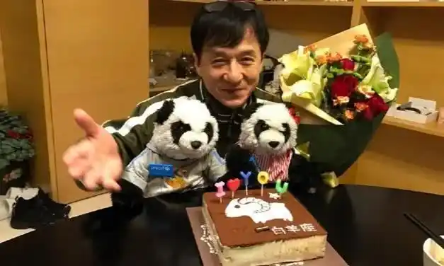 66岁成龙因疫情低调过生日,发文感谢所有生日祝福