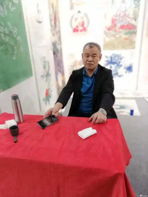 工笔人生赞 --记王启恒髙级画师