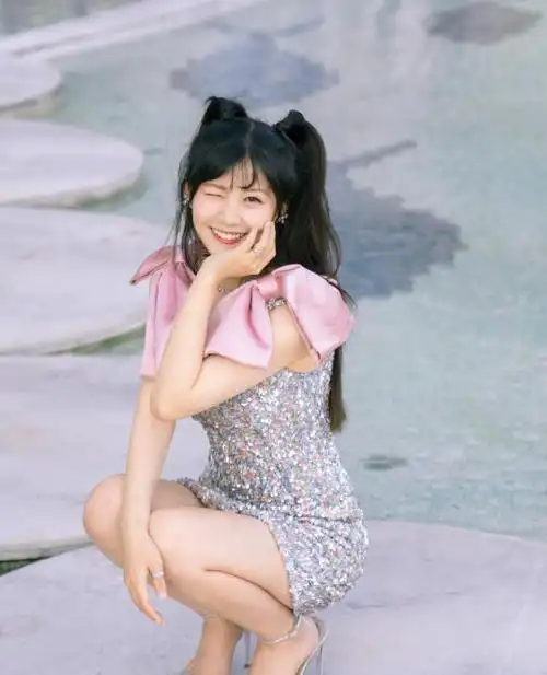 有种透光腿叫赖美云当她踩上15厘米高跷轻松赚足眼球