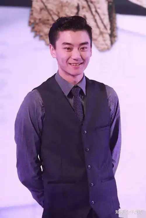 陈宝国的儿子陈月末14岁去英国留学而今回国后成了父母的心病