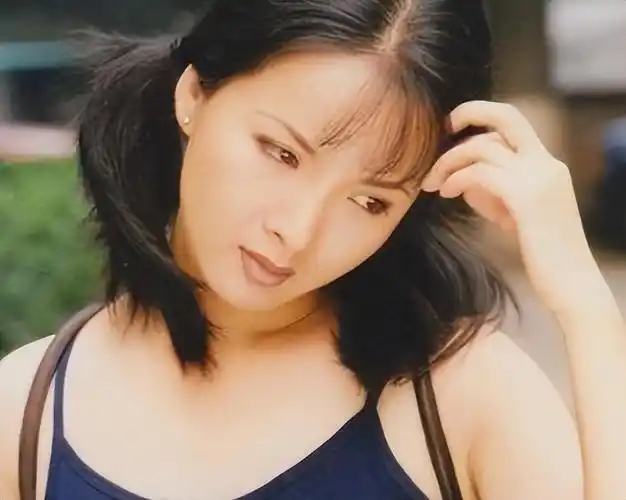 回顾影后谢兰与师小红丁克12年39岁才当妈如今过得怎样