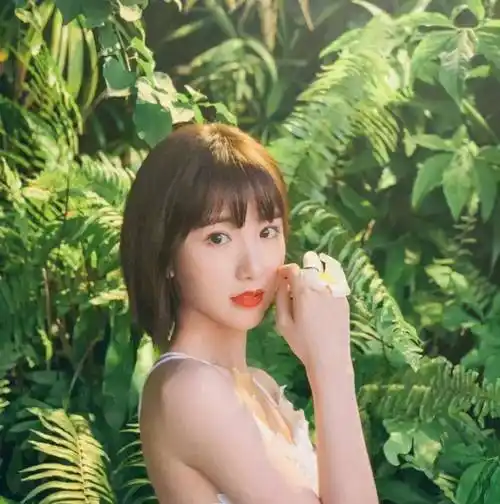 出生被丢垃圾桶,母亲捡回独自养长,成名父亲赶来索要5000万_毛晓彤