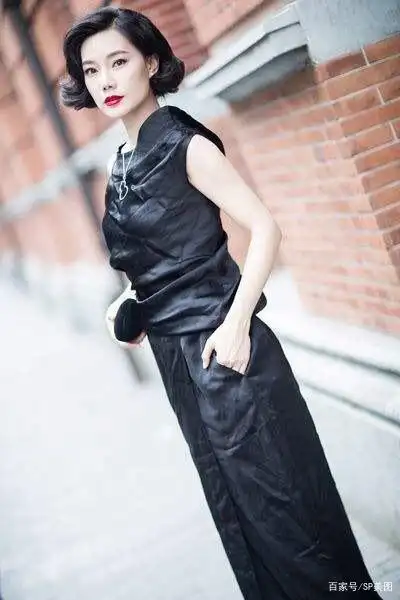 曹艳艳唯美时尚写真图片 黑白皆宜