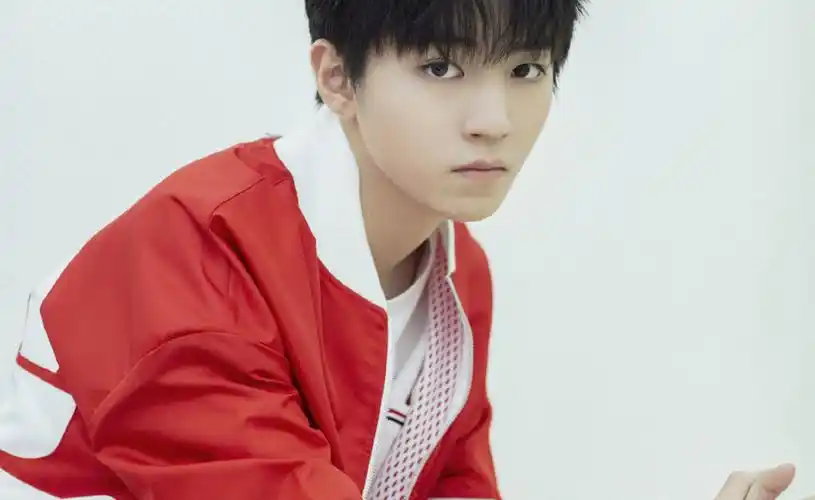 最新清新帅气王俊凯壁纸运动风的帅气小凯