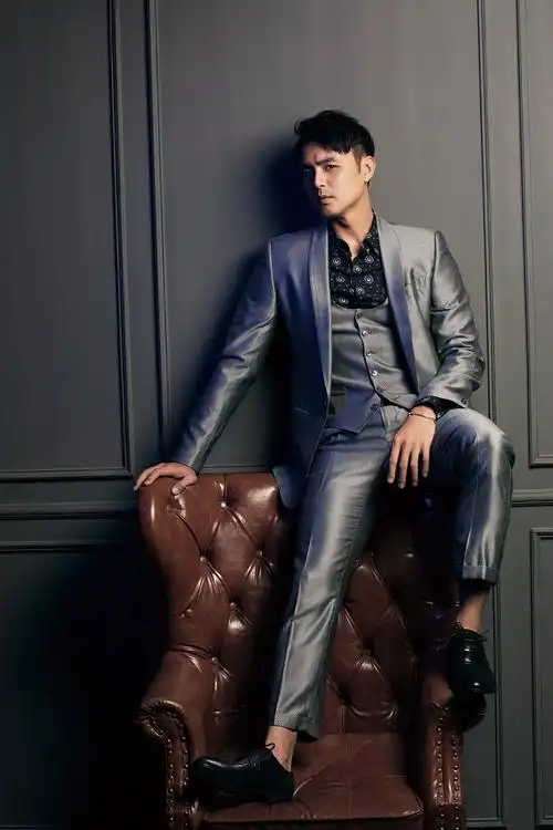 霸道总裁再升级明道西装写真显儒雅