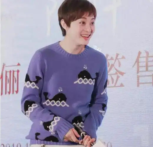 霸气与可爱转换自然,跟着孙俪学穿搭,变身时尚不是难事|短发|短裙|小