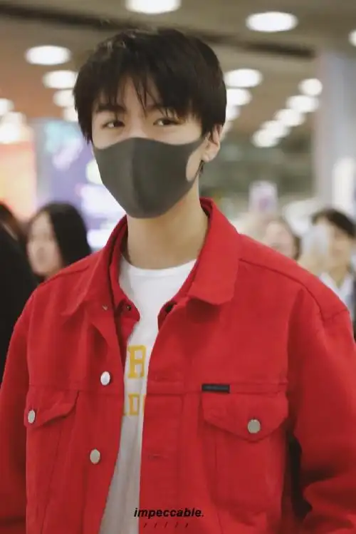 王俊凯 巴黎时装周