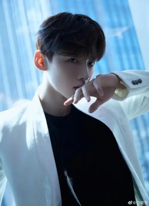 白敬亭微博写真图片