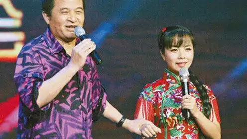 毕福剑离开央视后去主持过王二妮的婚礼啦