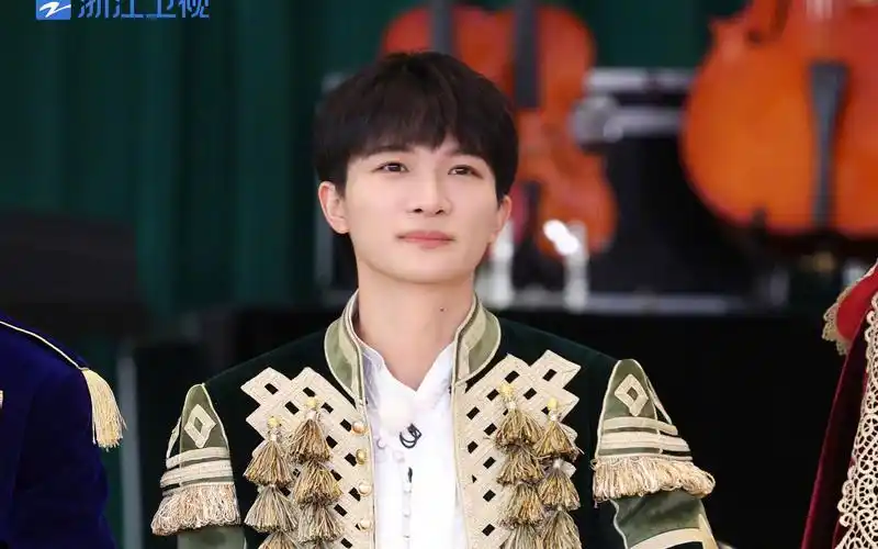 【周深】《对面的女孩看过来》音乐接龙,周深问没人在意伴奏吗?