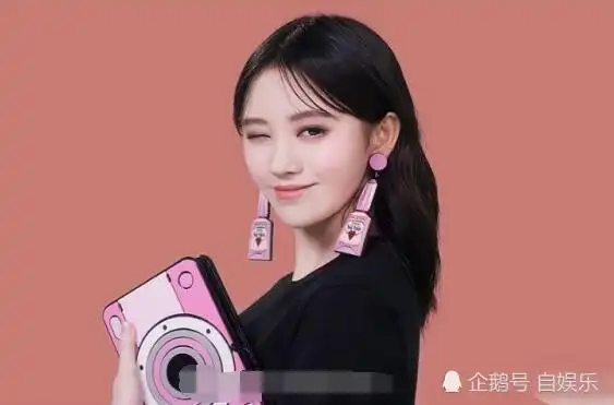 鞠婧祎才是"为国争光"的美貌,和孙娜恩拍同款广告,颜值绝了