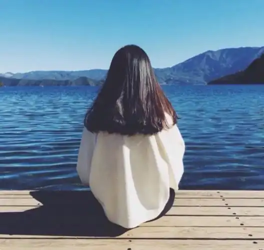 女生头像唯美清新意境背影