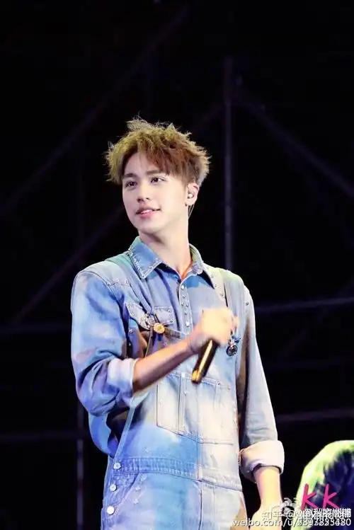 许魏洲的眼睛有多好看? - 知乎