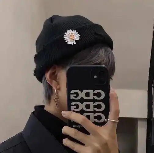 手机对镜自拍挡脸头像