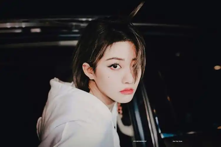 喻言身材  喻言直拍   喻言发色  喻言短发 喻言老公  喻言壁纸  喻言