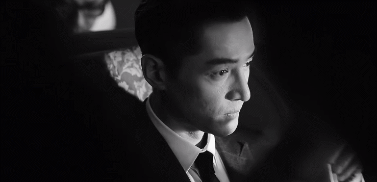 胡歌gif帅气gif喝水侧颜杀gif