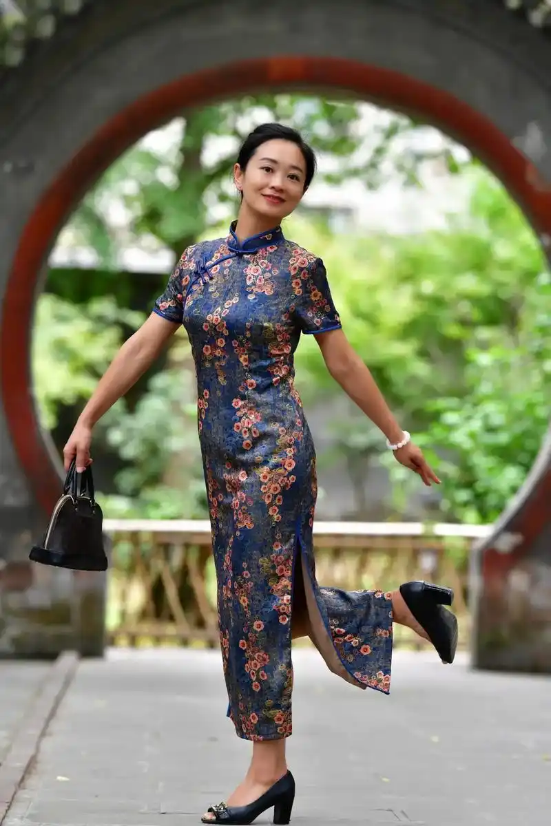 旗袍是女人最美丽的相遇,穿旗袍的女人,古朴端庄典雅,秀外慧中
