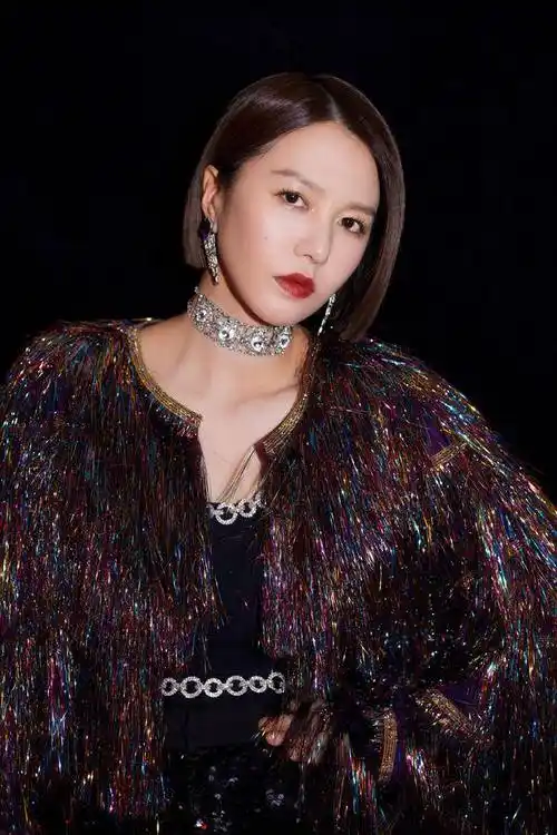 谭维维发2022年第一条动态,写21个祝福词,粉丝评论区留言成亮点_词语