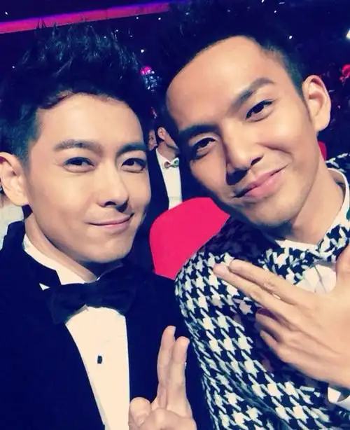 林志颖晒与钟汉良合影 力挺其新戏