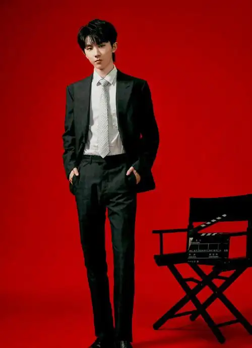 西装马嘉祺,这大长腿要溢出屏幕了,行走的画报啊__财经头条