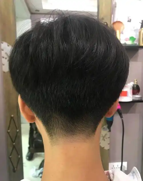 女生剃后脖短发图片大气清新减龄