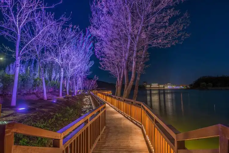 夜幕下美轮美奂的怀柔