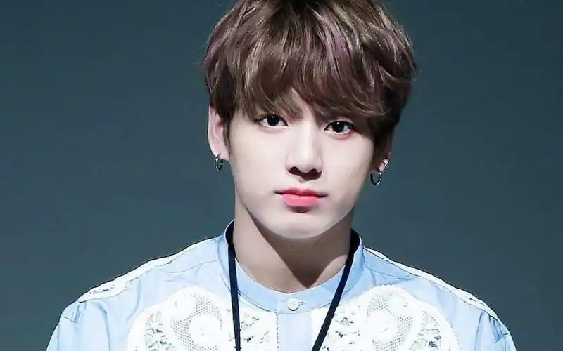 韩国男星十五岁出道两年内没有成就现在火遍全球