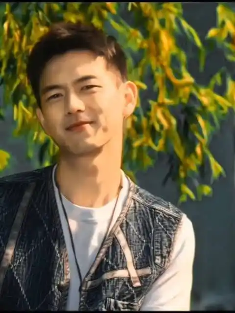 李现演的谢之遥的笑容真的太暖了,照亮了整个冬天.