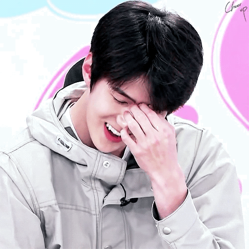 吴世勋真的是个超级可爱的爱豆,无时无刻都在散发着可爱的魅力!