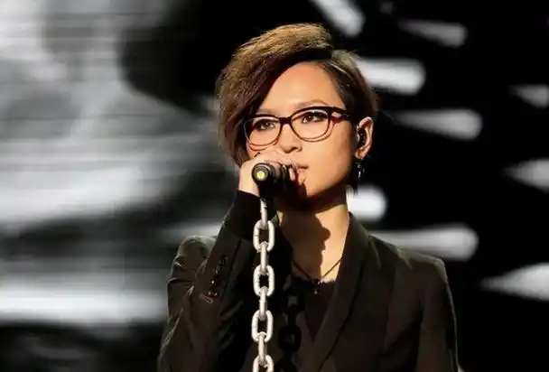 墨归客编辑的2005年,《超级女声》风靡全国,让许多默默无闻的小歌手