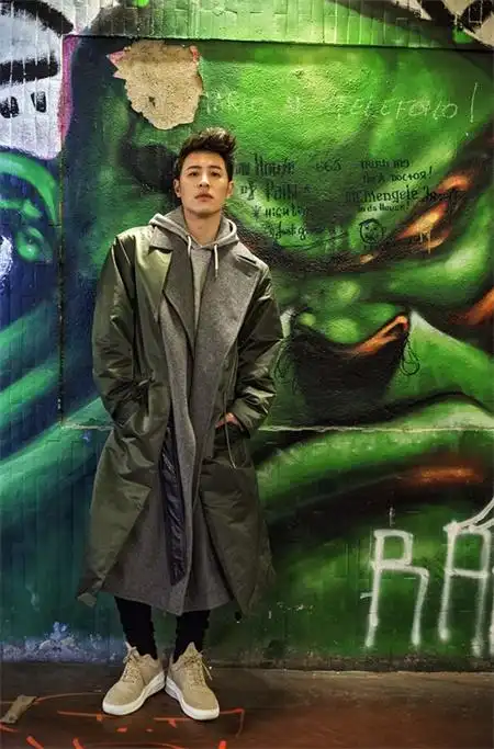 潘玮柏初秋时尚大片曝光玩转酷帅嘻哈风