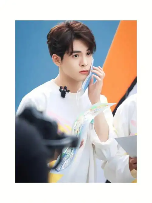 1997年10月9日  星座:天秤座   身高:181 cm    粉丝名:皇后#曾舜晞