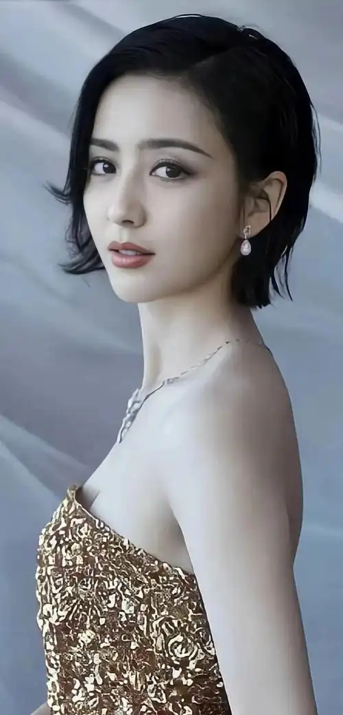 新疆精致美女佟丽娅