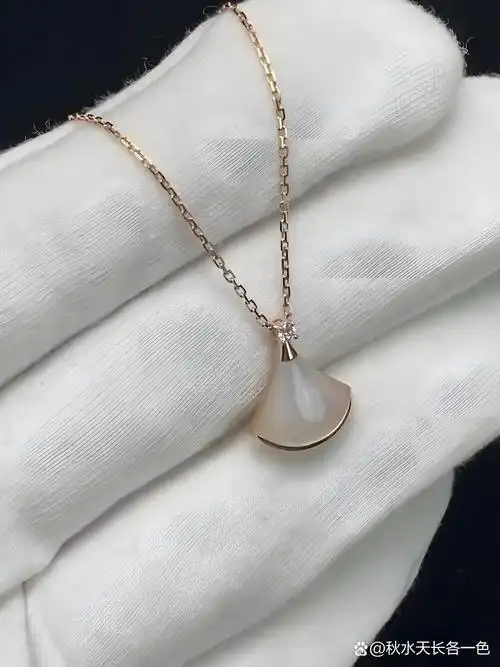 宝格丽白贝母小裙子项链7815